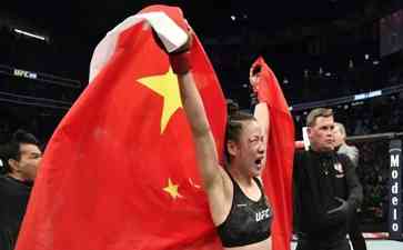 终极格斗传奇!中国女拳王张伟丽 UFC上连续卫冕