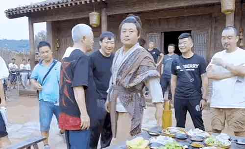 赵本山神级表演再现,指导年轻演员动作瞬间引爆网络