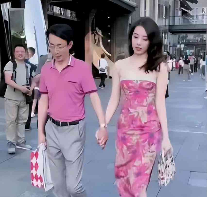 董思槿找到新工作,收入面临大幅缩水?