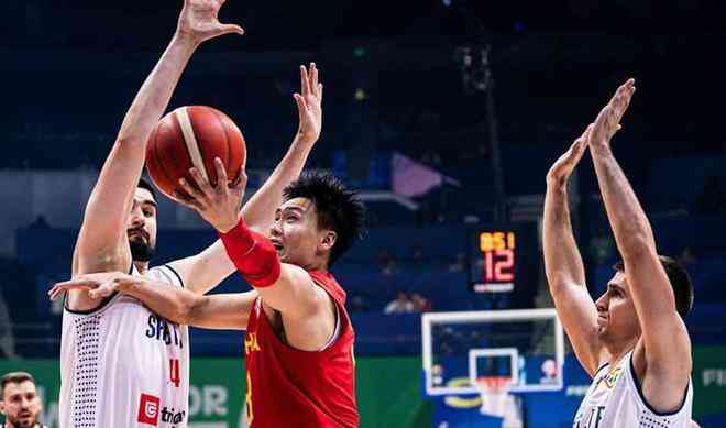  中国男篮陷低谷，塞尔维亚105-63轻松击败