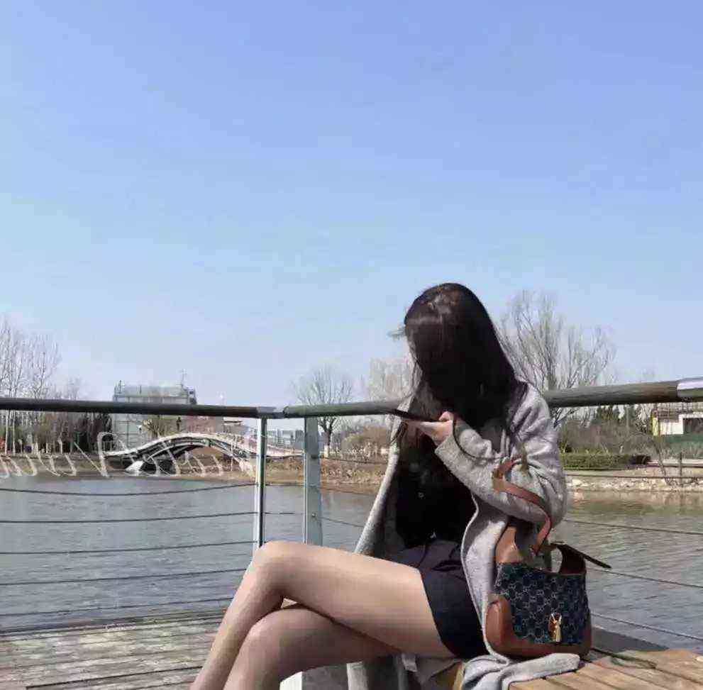  揭秘富家女的奢华生活：物质消费远超收入范围 