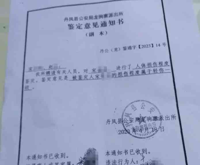  陕西商洛一民警酒后彪悍出击，智力残疾工打骨折