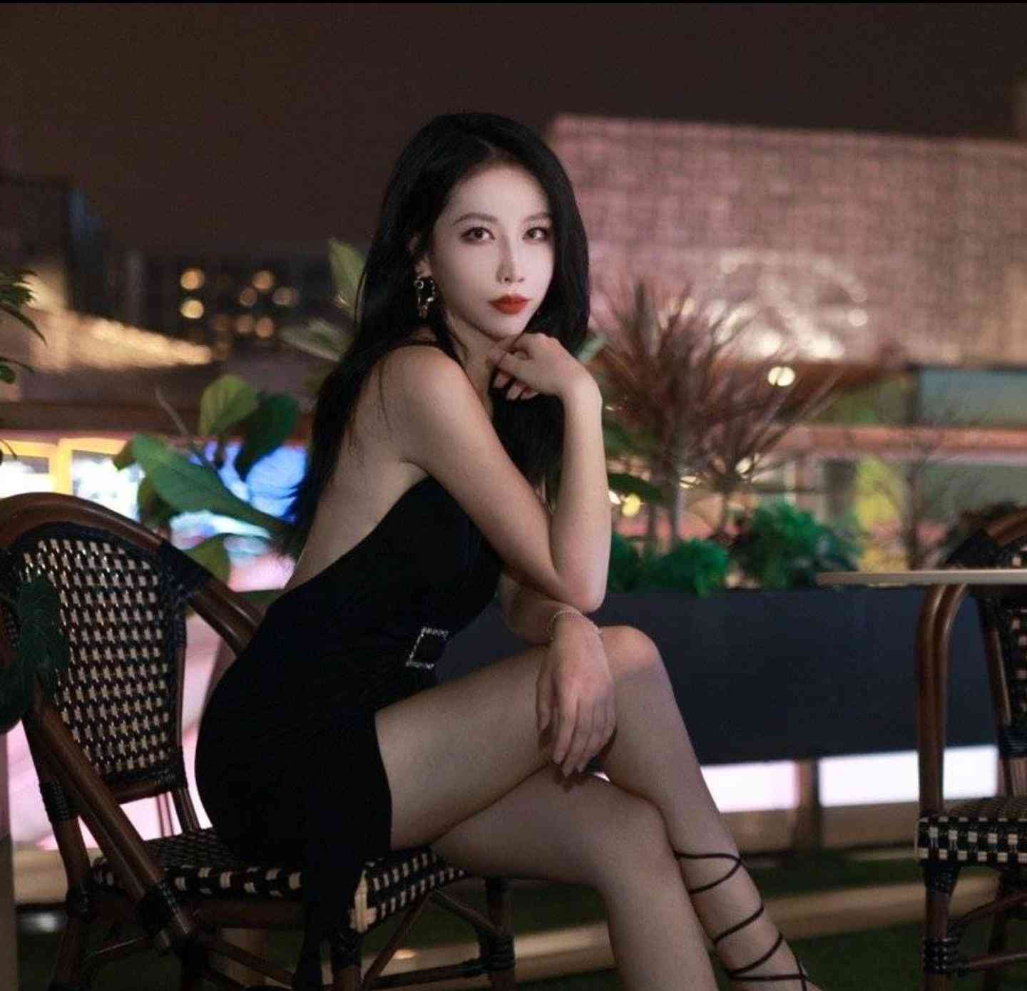  网红歌手柳爽被女友爆料渣男，真相揭秘引发热议！