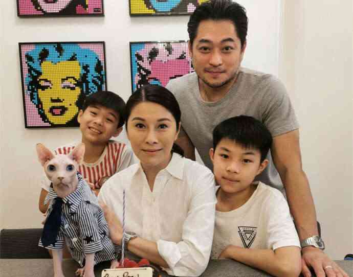 卢惠光携家人亲探英国,软萌全家福曝光!