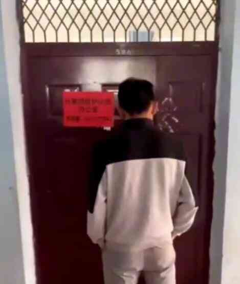 校园偷情?! 引发争议的一段视频在网络疯传