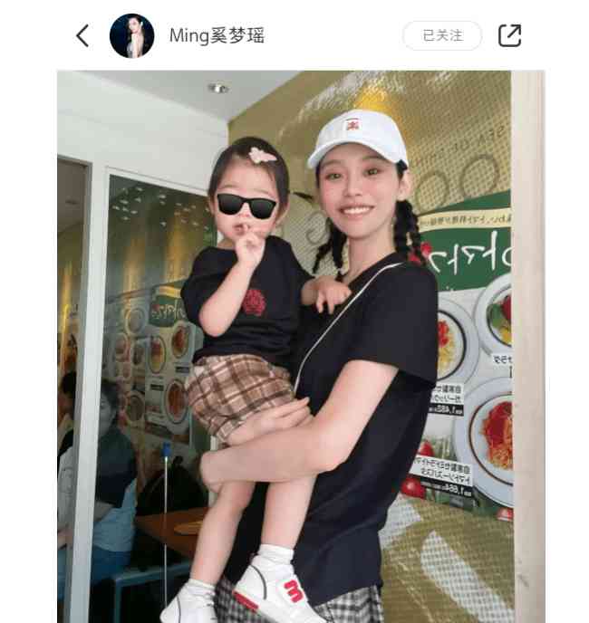 奚梦瑶晒出和女儿甜蜜合照,“超级配合的米子”