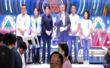 张荣味力挺郭台铭 行动告诉国民党已不听党中央