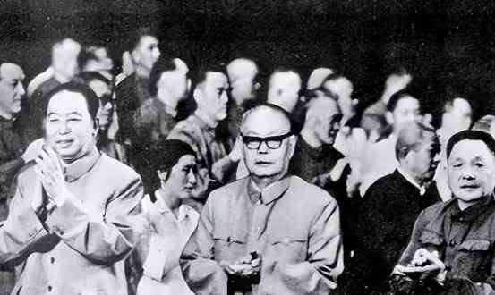 "未解之谜:华国锋为何成为周总理接班人?