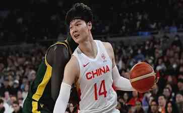 中国男篮惨遭两败,周琦王哲林表现低迷