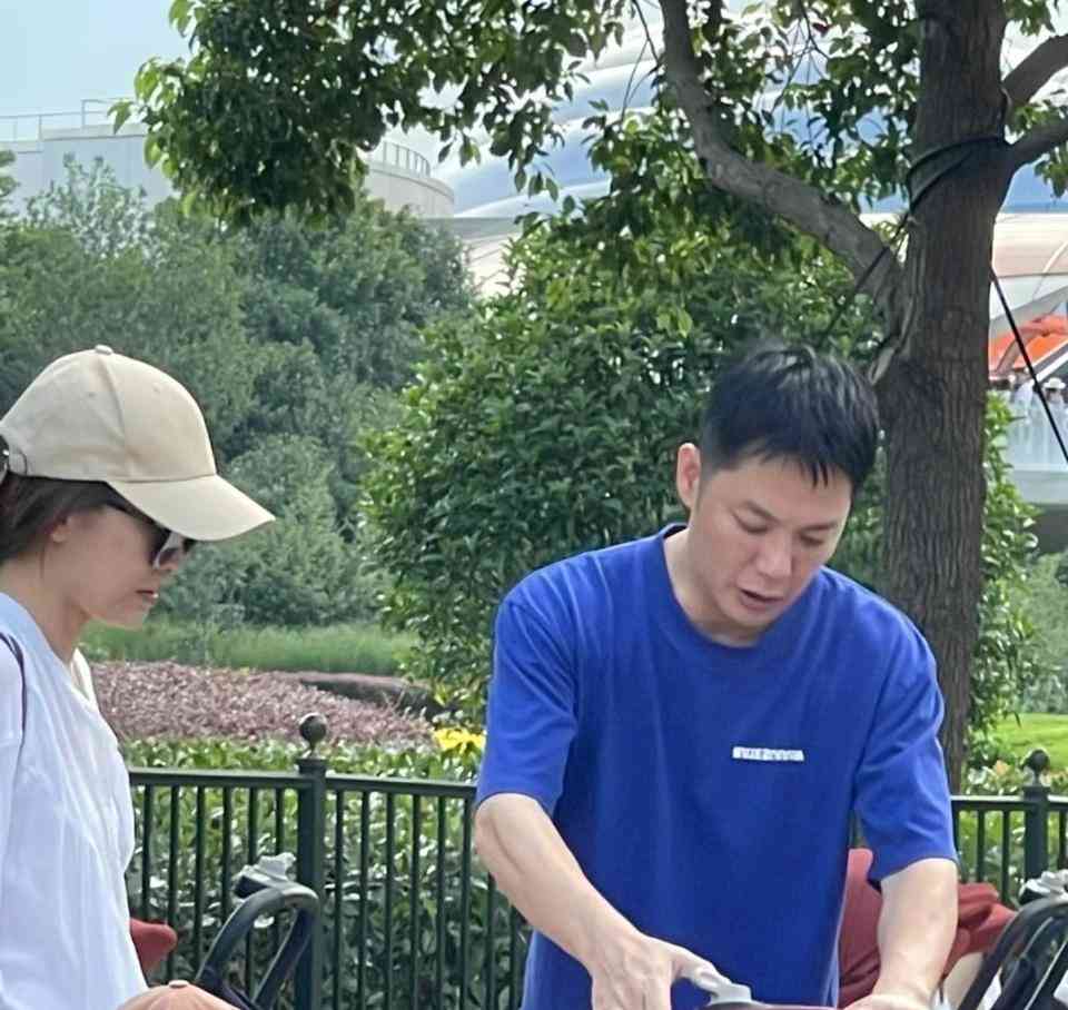 前TVB女艺人周丽淇港圈生活低调,44岁生日晒出幸福全家福