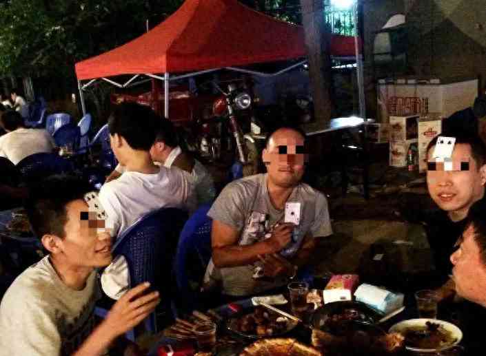 结婚纪念日惊险之旅,买烟竟成警方围捕的噩梦