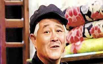 娱乐圈老大哥赵本山与洪金宝:从戏中到戏外的情谊