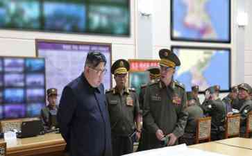 朝鲜全军指挥训练严阵以待,金正恩亲自视察指挥所