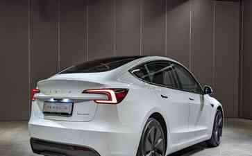 特斯拉Model 3新款亮相,价格实惠还有长续航能力