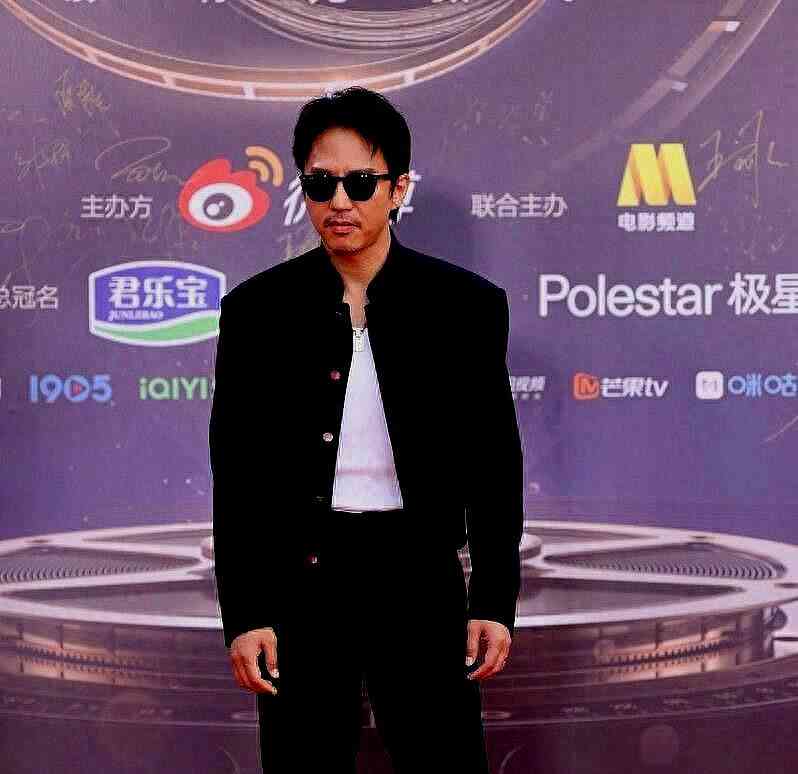 孙俪邓超婚姻曲折 18载真挚爱情见证起伏