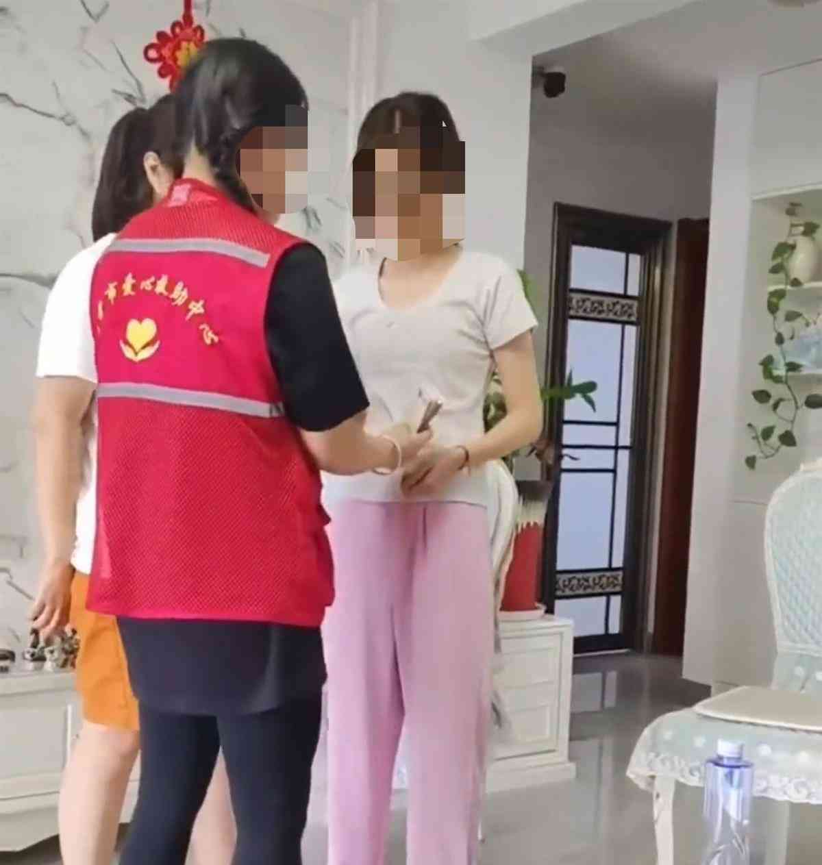  "曝光！山东东营受资助女孩家中豪华装修引质疑" 