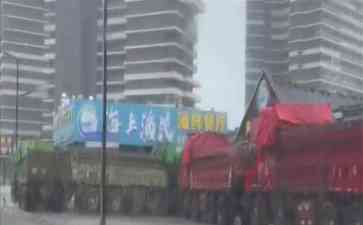 广东汕尾渔民餐馆店主借卡车抗台风,拒绝风雨侵袭!