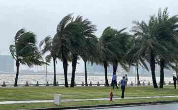  台风苏拉登陆珠海，风暴潮威胁金湾情侣路 