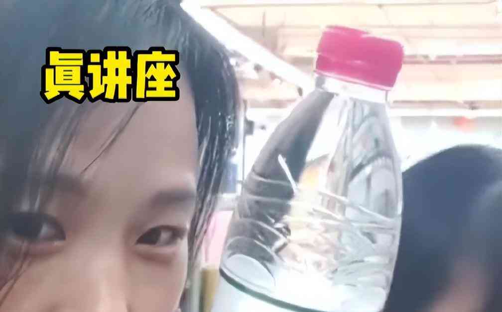 母亲骂孩子买贵饮料遭网友围观