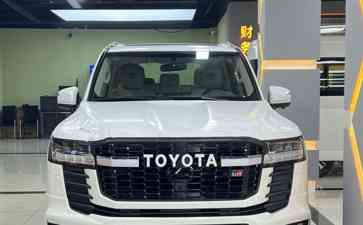 新款丰田兰德酷路泽LC300震撼登场,力压同级豪车!