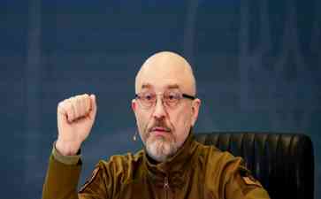 乌克兰国防部长遭换将,军队表现惨淡引泽连斯基愤怒
