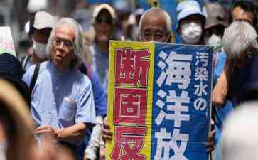日本民众抗议核污水计划,岸田文雄或辞去首相职位