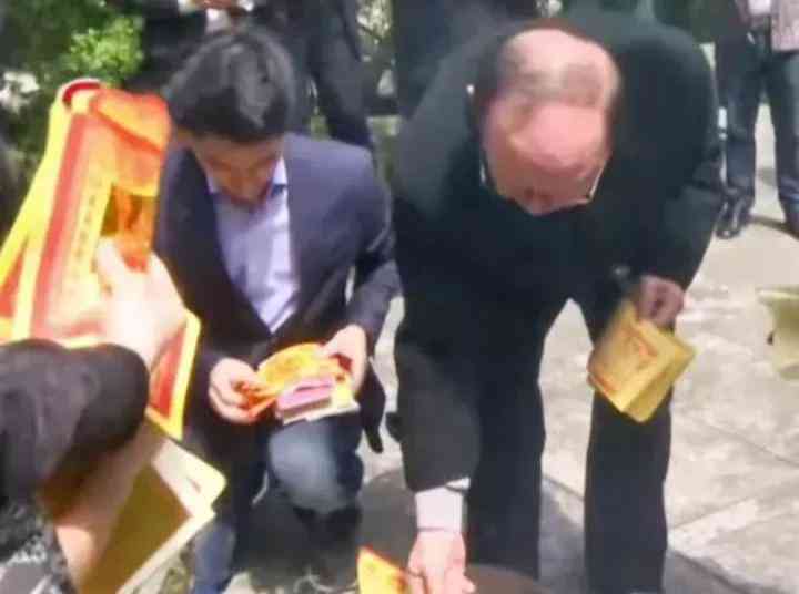 裸眼直视历史,蒋家后人祭拜章亚若,重述家族故事