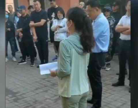 辽宁干部布置卫生工作引争议,每块砖缝无尘土沙粒成争议焦点