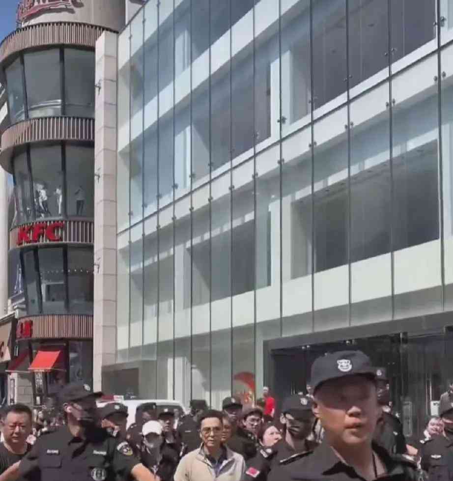 甄子丹道歉引轰动,主办方做法引争议