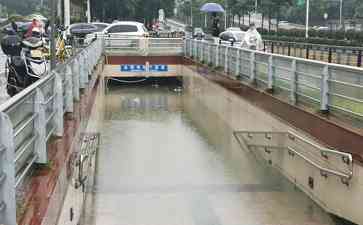 福州持续性强降雨 福州多路段出现积水情况严重