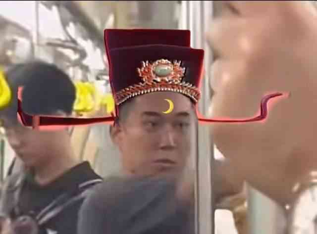 山东青岛地铁掌掴事件和解,打人者精神健康引发争议!