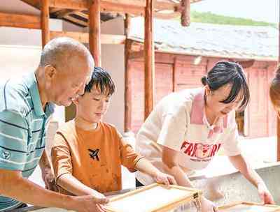  暑期国内旅游人数超十八亿人次 全民旅游潮席卷全国 