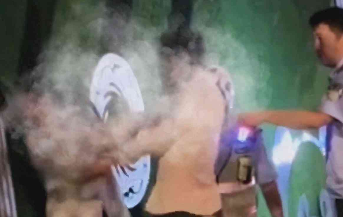 成都icon街头暴力事件,男子公然施暴女子