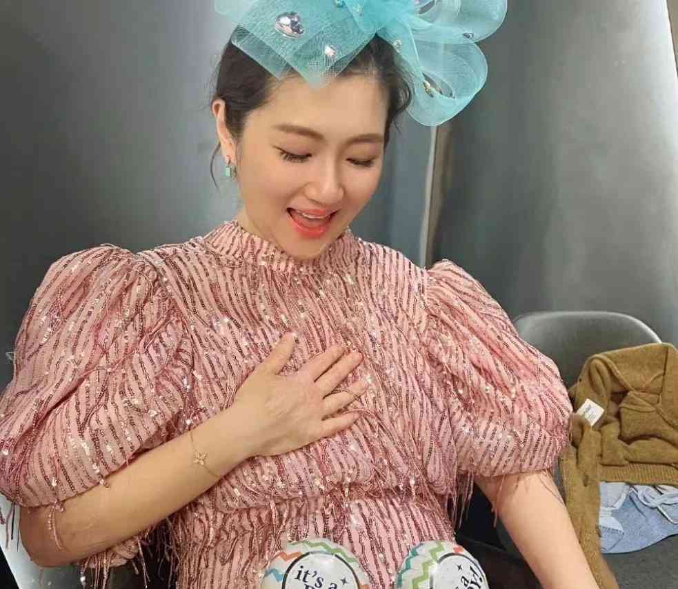 Selina喜得贵子,宣布"微优雅生产"