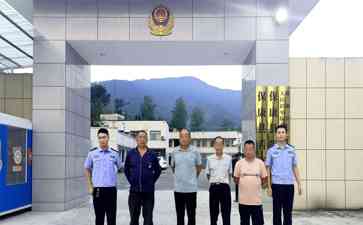 醉驾男子被拘 倚势辱警暴力抗法