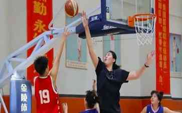 16岁女篮天才身高2米28!热身镜头曝光惊呆众人