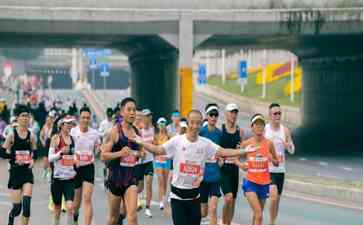 盛京银行2023沈阳马拉松开跑,埃塞尔比亚选手斩获冠军