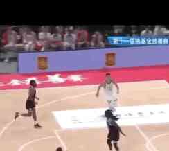 翟晓川连续囧表演,辣眼睛尴尬不断引发球迷热议