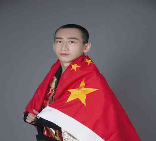 "中国拳王卢骏仁刷新中国拳击新记录,蝉联两个级别世界拳王金腰带"