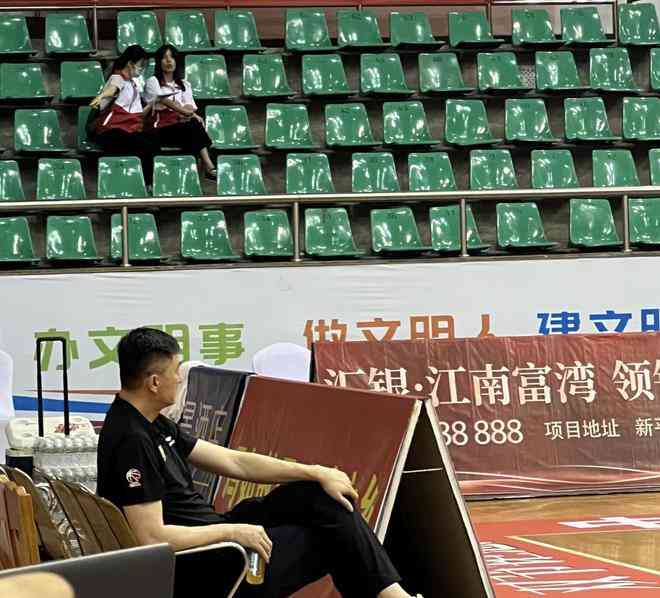 广东男篮新秀张皓嘉爆发,热身赛连续得分突破20+