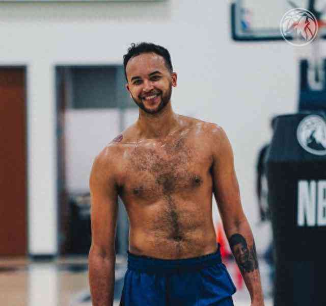  NBA新秀李凯尔展现实力 远投技艺令人叹为观止