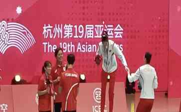 中国女排亚运会三连冠! 外界质疑声未减, 主教练并不满意
