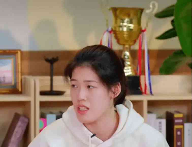 中国女排蝉联亚运冠军,李盈莹蜕变成关键力量