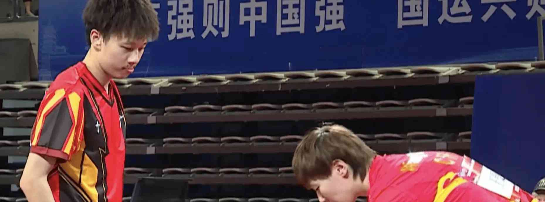 乒乓球锦标赛激烈对决 四位年轻选手斗智斗勇