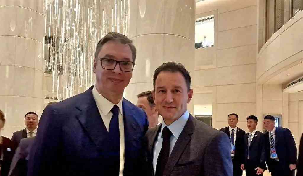 塞尔维亚总统武契奇获赠中国国家队球衣,感受特殊的情谊