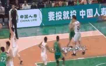 辽宁男篮主场胜广东男篮 张镇麟争议动作引关注