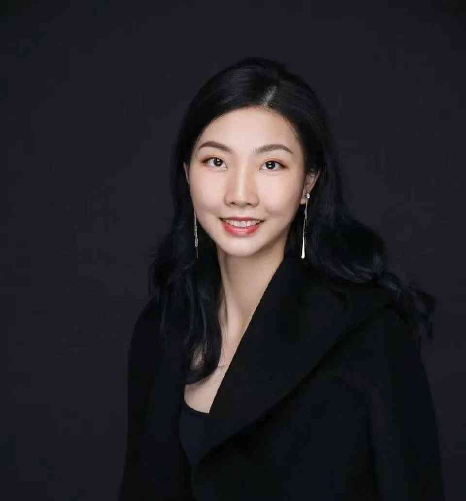 女排队长袁心玥宣布毕业,呈现时尚艺术照引爆眼球