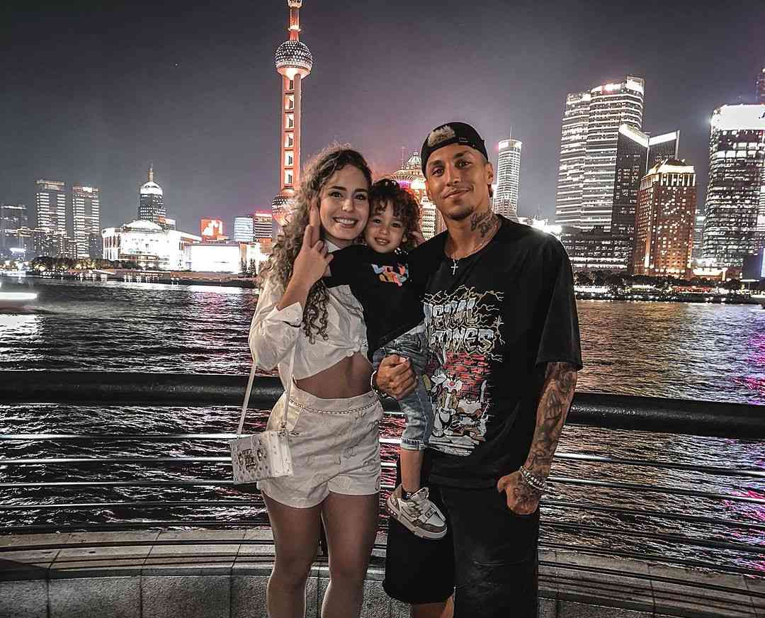 泰山外援一家三口翻滚在上海 暗指上海滩热度不减