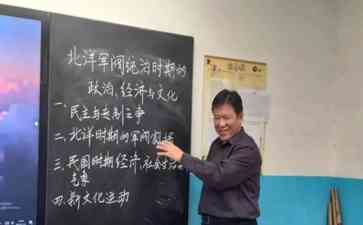 独臂教师教出两千余名大学生，被网友尊称为“杨大侠” 