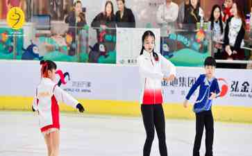  中国杯冰上路演炫目亮相，重庆迎来世界级滑冰盛事！